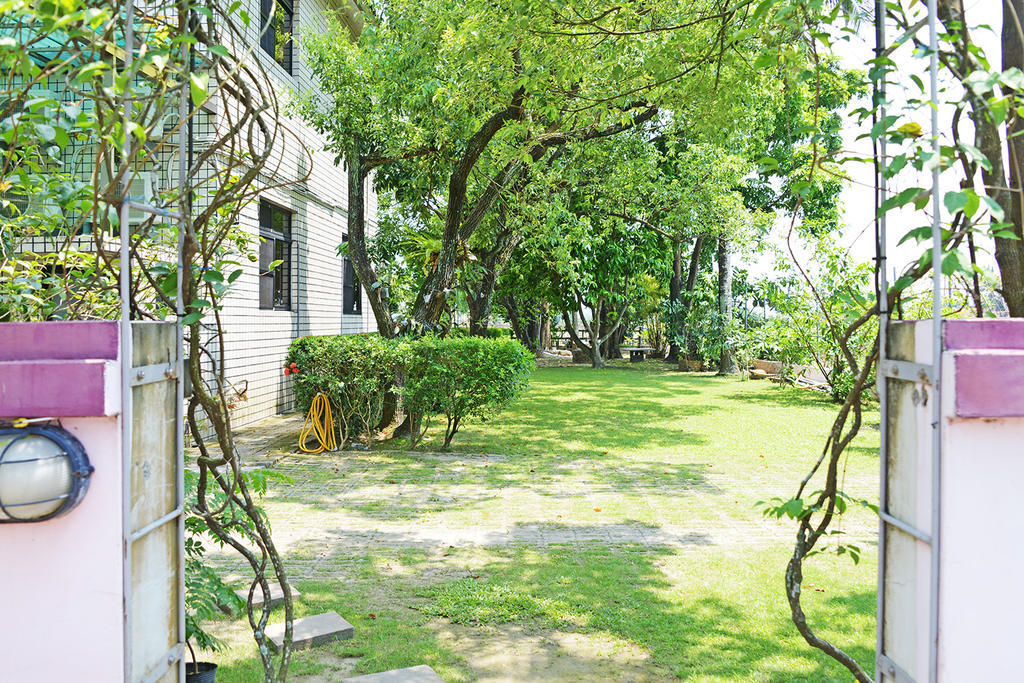 Kaohsiung Meinong Rabbit Paul Homestay B&B Mei-nung Exterior foto